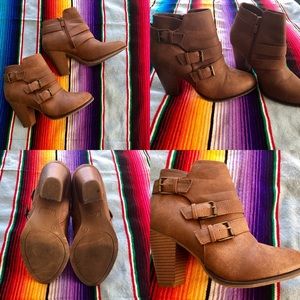 Brown cowboy-esque booties 🌵